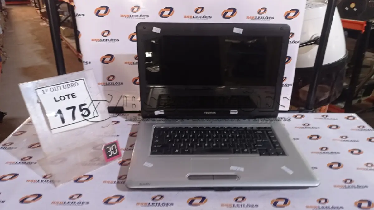 LOTE 175 - 01 NOTEBOOK MARCA TOSHIBA. (NO ESTADO) ATENÇÃO! FAZER A VISITAÇÃO ANTES DE ARREMATAR, NÃO SABEMOS SE FUNCIONA, LEILÃO NÃO TEM GARANTIA E NEM DEVOLUÇÃO, SUJEITO A POSSÍVEIS AVARIAS VISÍVEIS/OCULTAS E/OU AUSÊNCIA DE COMPONENTES.