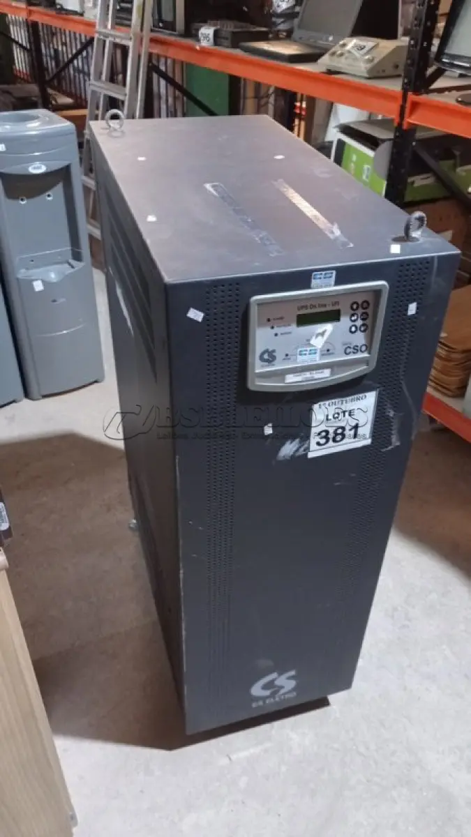 LOTE 381 - 01 NOBREAK 15 KVA. (NO ESTADO) ATENÇÃO! FAZER A VISITAÇÃO ANTES DE ARREMATAR, NÃO SABEMOS SE FUNCIONA, LEILÃO NÃO TEM GARANTIA E NEM DEVOLUÇÃO, SUJEITO A POSSÍVEIS AVARIAS VISÍVEIS/OCULTAS E/OU AUSÊNCIA DE COMPONENTES.