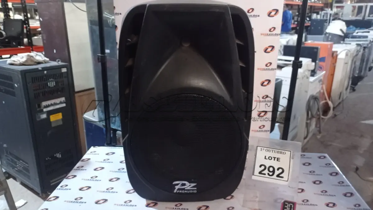 LOTE 292 - 01 CAIXA DE SOM MARCA PZ PRO ÁUDIO. (NO ESTADO) ATENÇÃO! FAZER A VISITAÇÃO ANTES DE ARREMATAR, NÃO SABEMOS SE FUNCIONA. LEILÃO NÃO TEM GARANTIA E NEM DEVOLUÇÃO, SUJEITO A POSSÍVEIS AVARIAS VISÍVEIS/OCULTAS E/OU AUSÊNCIA DE COMPONENTES.