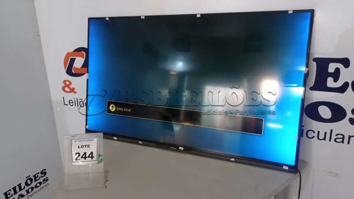 LOTE 244 - 01 TV LCD 50’’ MARCA PHILIPS. (NO ESTADO) ATENÇÃO! FAZER A VISITAÇÃO ANTES DE ARREMATAR, NÃO SABEMOS SE FUNCIONA, LEILÃO NÃO TEM GARANTIA E NEM DEVOLUÇÃO, SUJEITO A POSSÍVEIS AVARIAS VISÍVEIS/OCULTAS E/OU AUSÊNCIA DE COMPONENTES.