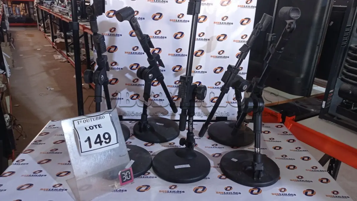 LOTE 149 - 06 SUPORTES PARA MICROFONE. (NO ESTADO) ATENÇÃO! FAZER A VISITAÇÃO ANTES DE ARREMATAR, NÃO SABEMOS SE FUNCIONA, LEILÃO NÃO TEM GARANTIA E NEM DEVOLUÇÃO, SUJEITO A POSSÍVEIS AVARIAS VISÍVEIS/OCULTAS E/OU AUSÊNCIA DE COMPONENTES.