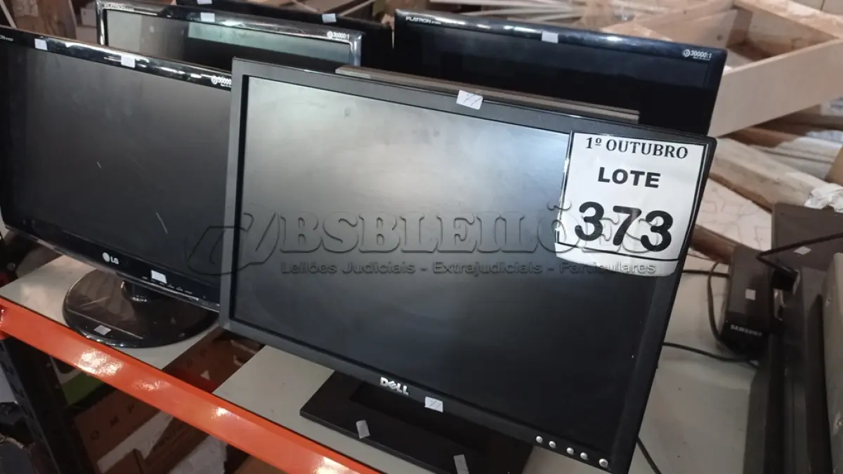 LOTE 373 - 06 MONITORES MARCAS E MODELOS DIVERSOS. (NO ESTADO) ATENÇÃO! FAZER A VISITAÇÃO ANTES DE ARREMATAR, NÃO SABEMOS SE FUNCIONA, LEILÃO NÃO TEM GARANTIA E NEM DEVOLUÇÃO, SUJEITO A POSSÍVEIS AVARIAS VISÍVEIS/OCULTAS E/OU AUSÊNCIA DE COMPONENTES.