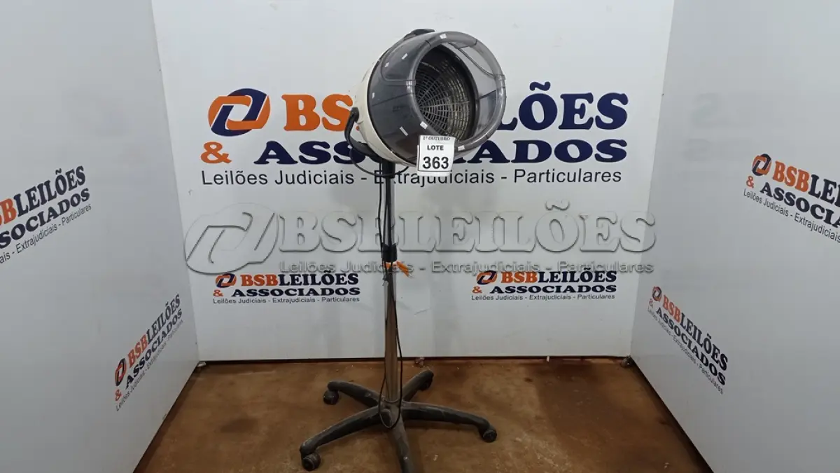 LOTE 363 - 01 SECADOR DE CABELO PROFISSIONAL MARCA TAIFF ULTRAWELL. (NO ESTADO) ATENÇÃO! FAZER A VISITAÇÃO ANTES DE ARREMATAR, NÃO SABEMOS SE FUNCIONA, LEILÃO NÃO TEM GARANTIA E NEM DEVOLUÇÃO, SUJEITO A POSSÍVEIS AVARIAS VISÍVEIS/OCULTAS E/OU AUSÊNCIA DE COMPONENTES.