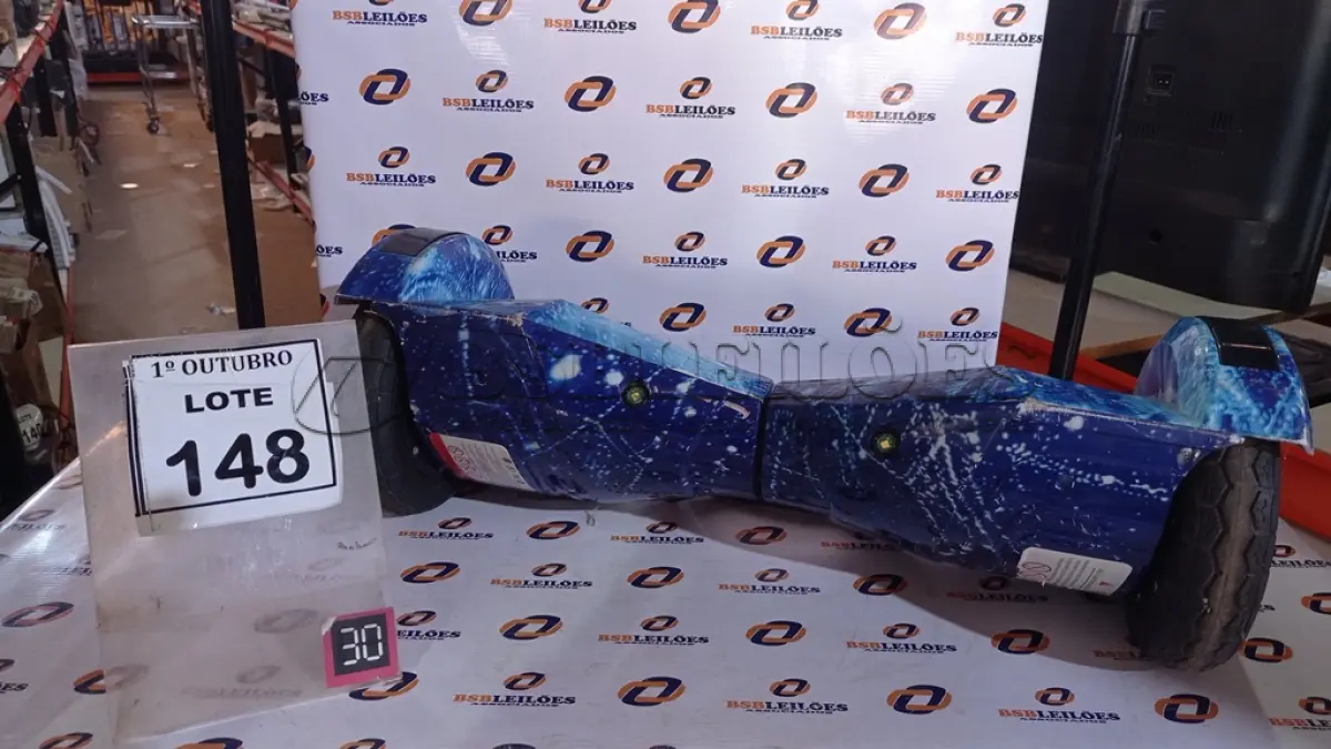 LOTE 148 - 01 HOVERBOARD. (NO ESTADO) ATENÇÃO! FAZER A VISITAÇÃO ANTES DE ARREMATAR, NÃO SABEMOS SE FUNCIONA, LEILÃO NÃO TEM GARANTIA E NEM DEVOLUÇÃO, SUJEITO A POSSÍVEIS AVARIAS VISÍVEIS/OCULTAS E/OU AUSÊNCIA DE COMPONENTES.