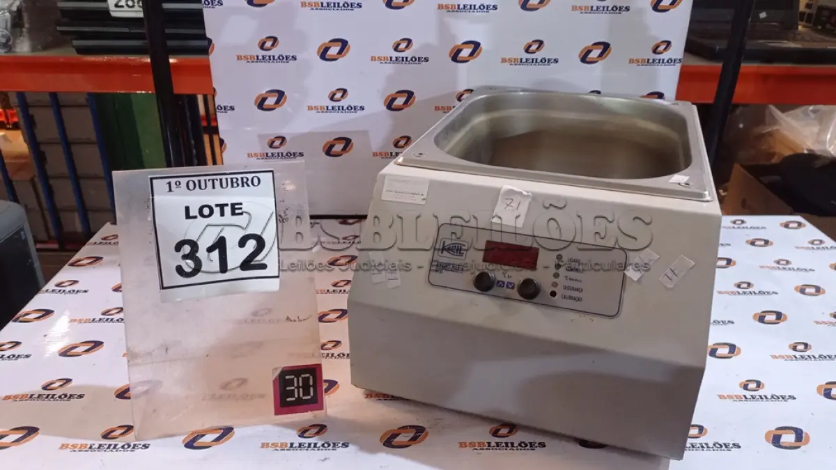 LOTE 312 - 01 BANHO MARIA DE LABORATÓRIO MODELO BM-02 MARCA KACIL. (NO ESTADO) ATENÇÃO! FAZER A VISITAÇÃO ANTES DE ARREMATAR, NÃO SABEMOS SE FUNCIONA, LEILÃO NÃO TEM GARANTIA E NEM DEVOLUÇÃO, SUJEITO A POSSÍVEIS AVARIAS VISÍVEIS/OCULTAS E/OU AUSÊNCIA DE COMPONENTES.