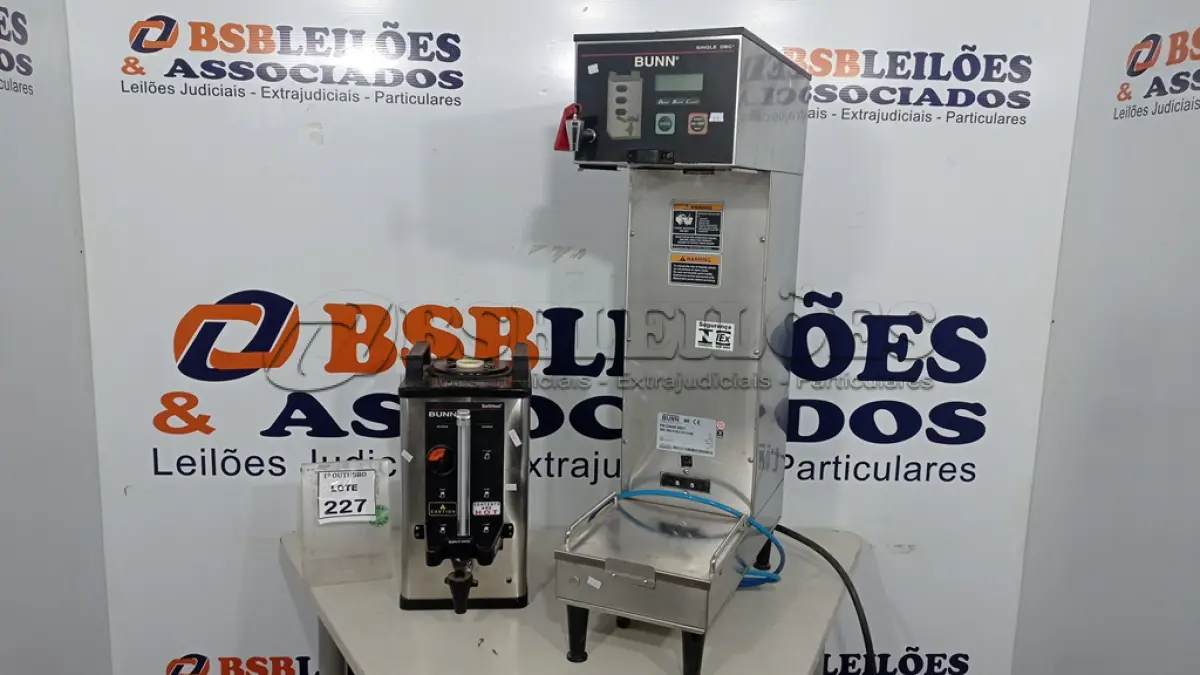 LOTE 227 - 01 MÁQUINA DE CAFÉ INDUSTRIAL MODELO SAFETY FRESH MARCA BUNN. (NO ESTADO) ATENÇÃO! FAZER A VISITAÇÃO ANTES DE ARREMATAR, NÃO SABEMOS SE FUNCIONA, LEILÃO NÃO TEM GARANTIA E NEM DEVOLUÇÃO, SUJEITO A POSSÍVEIS AVARIAS VISÍVEIS/OCULTAS E/OU AUSÊNCIA DE COMPONENTES.