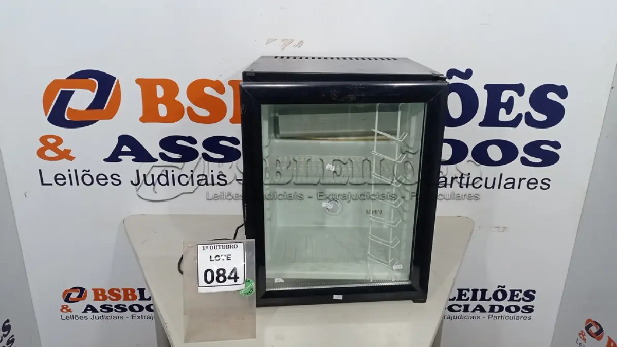 LOTE 084 - 01 FRIGOBAR. (NO ESTADO) ATENÇÃO! FAZER A VISITAÇÃO ANTES DE ARREMATAR, NÃO SABEMOS SE FUNCIONA, LEILÃO NÃO TEM GARANTIA E NEM DEVOLUÇÃO, SUJEITO A POSSÍVEIS AVARIAS VISÍVEIS/OCULTAS E/OU AUSÊNCIA DE COMPONENTES.