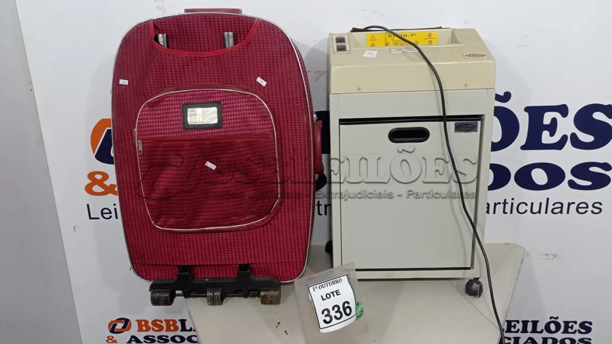 LOTE 336 - 01 FRAGMENTADORA DE PAPEL E 01 MALA. (NO ESTADO) ATENÇÃO! FAZER A VISITAÇÃO ANTES DE ARREMATAR, NÃO SABEMOS SE FUNCIONA, LEILÃO NÃO TEM GARANTIA E NEM DEVOLUÇÃO, SUJEITO A POSSÍVEIS AVARIAS VISÍVEIS/OCULTAS E/OU AUSÊNCIA DE COMPONENTES.