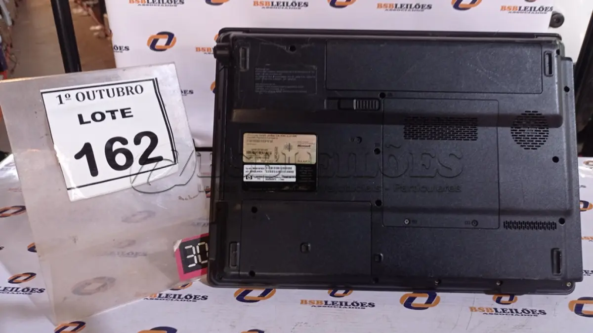 LOTE 162 - 01 NOTEBOOK MARCA COMPAQ. (NO ESTADO) ATENÇÃO! FAZER A VISITAÇÃO ANTES DE ARREMATAR, NÃO SABEMOS SE FUNCIONA, LEILÃO NÃO TEM GARANTIA E NEM DEVOLUÇÃO, SUJEITO A POSSÍVEIS AVARIAS VISÍVEIS/OCULTAS E/OU AUSÊNCIA DE COMPONENTES.
