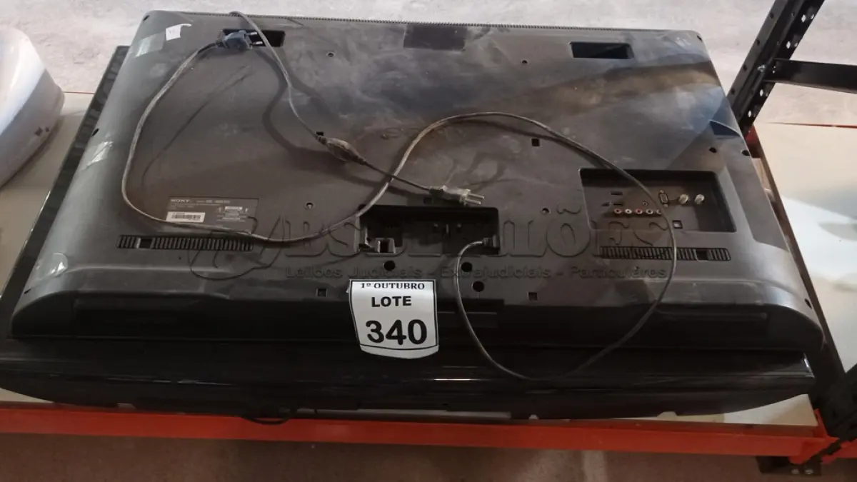 LOTE 340 - 01 TV LCD 42’’ MARCA PANASONIC E 01 TV LCD 40’’ MARCA SONY COM AVARIAS. (NO ESTADO) ATENÇÃO! FAZER A VISITAÇÃO ANTES DE ARREMATAR, NÃO SABEMOS SE FUNCIONA, LEILÃO NÃO TEM GARANTIA E NEM DEVOLUÇÃO, SUJEITO A POSSÍVEIS AVARIAS VISÍVEIS/OCULTAS E/OU AUSÊNCIA DE COMPONENTES.
