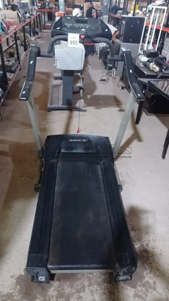 LOTE 355 - 01 ESTEIRA ERGOMÉTRICA MARCA REEBOK. (NO ESTADO) ATENÇÃO! FAZER A VISITAÇÃO ANTES DE ARREMATAR, NÃO SABEMOS SE FUNCIONA, LEILÃO NÃO TEM GARANTIA E NEM DEVOLUÇÃO, SUJEITO A POSSÍVEIS AVARIAS VISÍVEIS/OCULTAS E/OU AUSÊNCIA DE COMPONENTES.