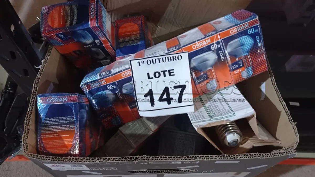 LOTE 147 - 01 LOTE COM VÁRIAS LÂMPADAS DE MARCAS DIVERSAS. (NO ESTADO) ATENÇÃO! FAZER A VISITAÇÃO ANTES DE ARREMATAR, NÃO SABEMOS SE FUNCIONA, LEILÃO NÃO TEM GARANTIA E NEM DEVOLUÇÃO, SUJEITO A POSSÍVEIS AVARIAS VISÍVEIS/OCULTAS E/OU AUSÊNCIA DE COMPONENTES.