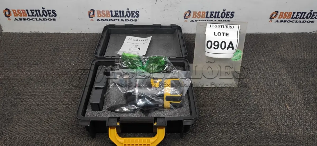 LOTE 090 - 01 NIVEL A LASER COM 2 BATERIAS MALETA ÓCULOS DE PROTEÇÃO. (NO ESTADO) ATENÇÃO! FAZER A VISITAÇÃO ANTES DE ARREMATAR, NÃO SABEMOS SE FUNCIONA, LEILÃO NÃO TEM GARANTIA E NEM DEVOLUÇÃO, SUJEITO A POSSÍVEIS AVARIAS VISÍVEIS/OCULTAS E/OU AUSÊNCIA DE COMPONENTES.