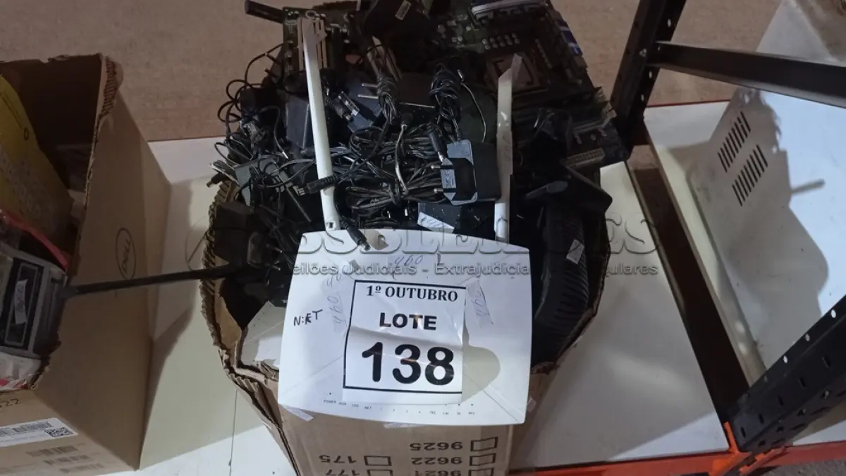 LOTE 138 - 01 LOTE COM GRANDE QUANTIDADE DE ROTEADORES, PLACAS ELETRÔNICAS CABOS E PERIFÉRICOS DIVERSOS. (NO ESTADO) ATENÇÃO! FAZER A VISITAÇÃO ANTES DE ARREMATAR, NÃO SABEMOS SE FUNCIONA, LEILÃO NÃO TEM GARANTIA E NEM DEVOLUÇÃO, SUJEITO A POSSÍVEIS AVARIAS VISÍVEIS/OCULTAS E/OU AUSÊNCIA DE COMPONENTES.