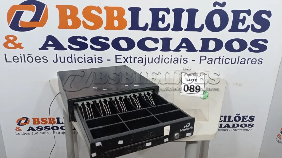 LOTE 089 - 01 GAVETA DE DINHEIRO. (NO ESTADO) ATENÇÃO! FAZER A VISITAÇÃO ANTES DE ARREMATAR, NÃO SABEMOS SE FUNCIONA, LEILÃO NÃO TEM GARANTIA E NEM DEVOLUÇÃO, SUJEITO A POSSÍVEIS AVARIAS VISÍVEIS/OCULTAS E/OU AUSÊNCIA DE COMPONENTES.