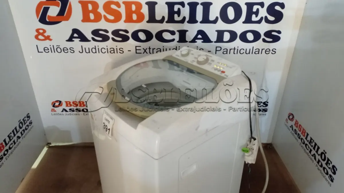 LOTE 391 - 01 MÁQUINA DE LAVAR 11KG 220V MARCA BRASTEMP. (NO ESTADO) ATENÇÃO! FAZER A VISITAÇÃO ANTES DE ARREMATAR, NÃO SABEMOS SE FUNCIONA, LEILÃO NÃO TEM GARANTIA E NEM DEVOLUÇÃO, SUJEITO A POSSÍVEIS AVARIAS VISÍVEIS/OCULTAS E/OU AUSÊNCIA DE COMPONENTES.
