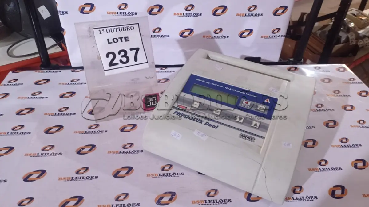 LOTE 237 - 01 APARELHO DE LASER TERAPIA. (NO ESTADO) ATENÇÃO! FAZER A VISITAÇÃO ANTES DE ARREMATAR, NÃO SABEMOS SE FUNCIONA, LEILÃO NÃO TEM GARANTIA E NEM DEVOLUÇÃO, SUJEITO A POSSÍVEIS AVARIAS VISÍVEIS/OCULTAS E/OU AUSÊNCIA DE COMPONENTES.