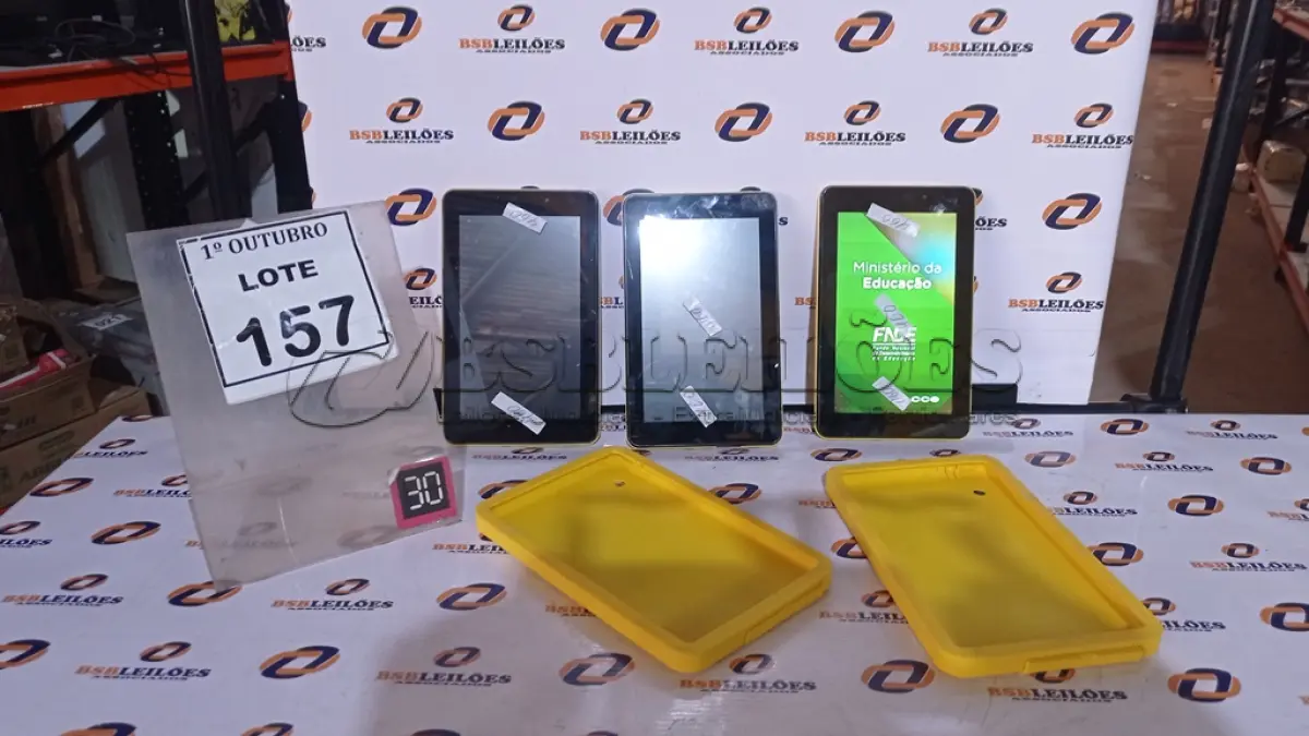 LOTE 157 - 03 TABLETS MARCA CCE. (NO ESTADO) ATENÇÃO! FAZER A VISITAÇÃO ANTES DE ARREMATAR, NÃO SABEMOS SE FUNCIONA, LEILÃO NÃO TEM GARANTIA E NEM DEVOLUÇÃO, SUJEITO A POSSÍVEIS AVARIAS VISÍVEIS/OCULTAS E/OU AUSÊNCIA DE COMPONENTES.