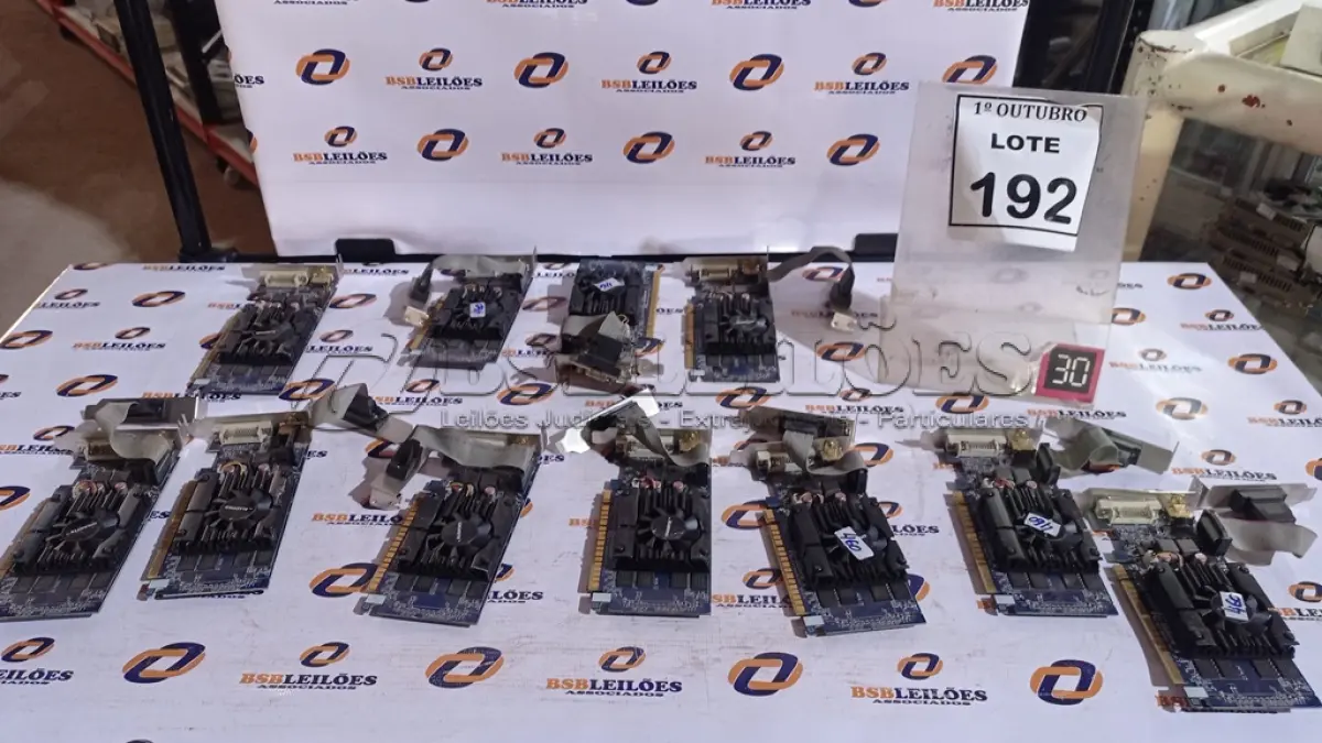 LOTE 192 - 11 PLACAS DE VÍDEO SLIM COM HDMI. (NO ESTADO) ATENÇÃO! FAZER A VISITAÇÃO ANTES DE ARREMATAR, NÃO SABEMOS SE FUNCIONA, LEILÃO NÃO TEM GARANTIA E NEM DEVOLUÇÃO, SUJEITO A POSSÍVEIS AVARIAS VISÍVEIS/OCULTAS E/OU AUSÊNCIA DE COMPONENTES