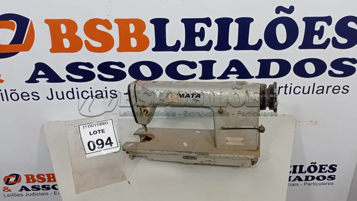 LOTE 094 - 01 MÁQUINA DE COSTURA MARCA YAMATA. (NO ESTADO) ATENÇÃO! FAZER A VISITAÇÃO ANTES DE ARREMATAR, NÃO SABEMOS SE FUNCIONA, LEILÃO NÃO TEM GARANTIA E NEM DEVOLUÇÃO, SUJEITO A POSSÍVEIS AVARIAS VISÍVEIS/OCULTAS E/OU AUSÊNCIA DE COMPONENTES.