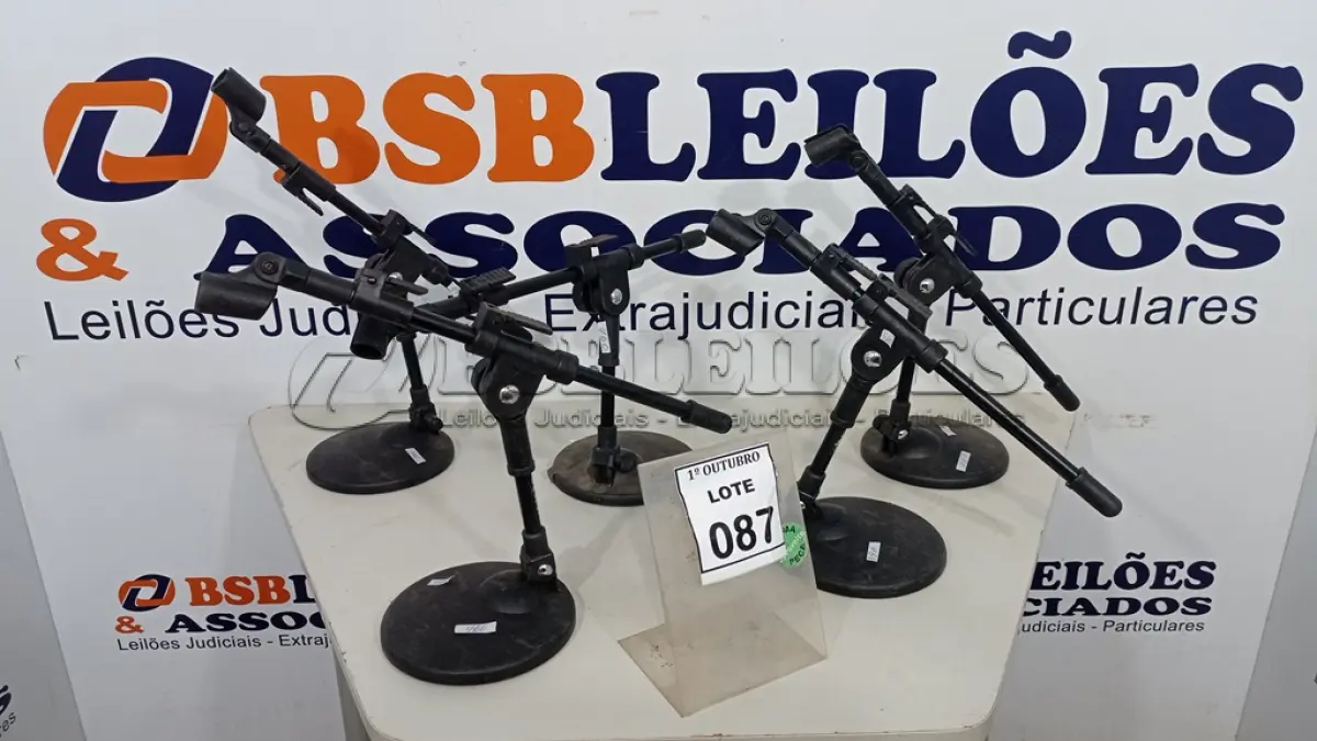 LOTE 087 - 05 SUPORTES PARA MICROFONE. (NO ESTADO) ATENÇÃO! FAZER A VISITAÇÃO ANTES DE ARREMATAR, NÃO SABEMOS SE FUNCIONA, LEILÃO NÃO TEM GARANTIA E NEM DEVOLUÇÃO, SUJEITO A POSSÍVEIS AVARIAS VISÍVEIS/OCULTAS E/OU AUSÊNCIA DE COMPONENTES.