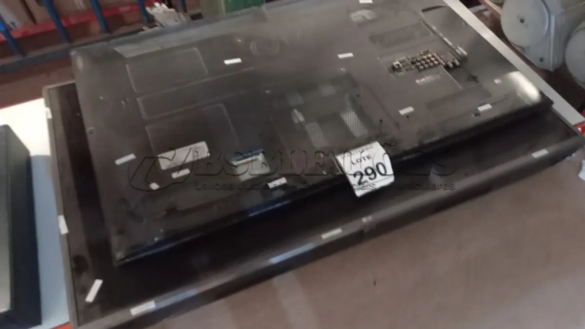 LOTE 290 - 01 TV LCD 42’’ MARCA LG E 01 TV LCD 46’’ MARCA LG COM AVARIAS. (NO ESTADO) ATENÇÃO! FAZER A VISITAÇÃO ANTES DE ARREMATAR, NÃO SABEMOS SE FUNCIONA, LEILÃO NÃO TEM GARANTIA E NEM DEVOLUÇÃO, SUJEITO A POSSÍVEIS AVARIAS VISÍVEIS/OCULTAS E/OU AUSÊNCIA DE COMPONENTES.