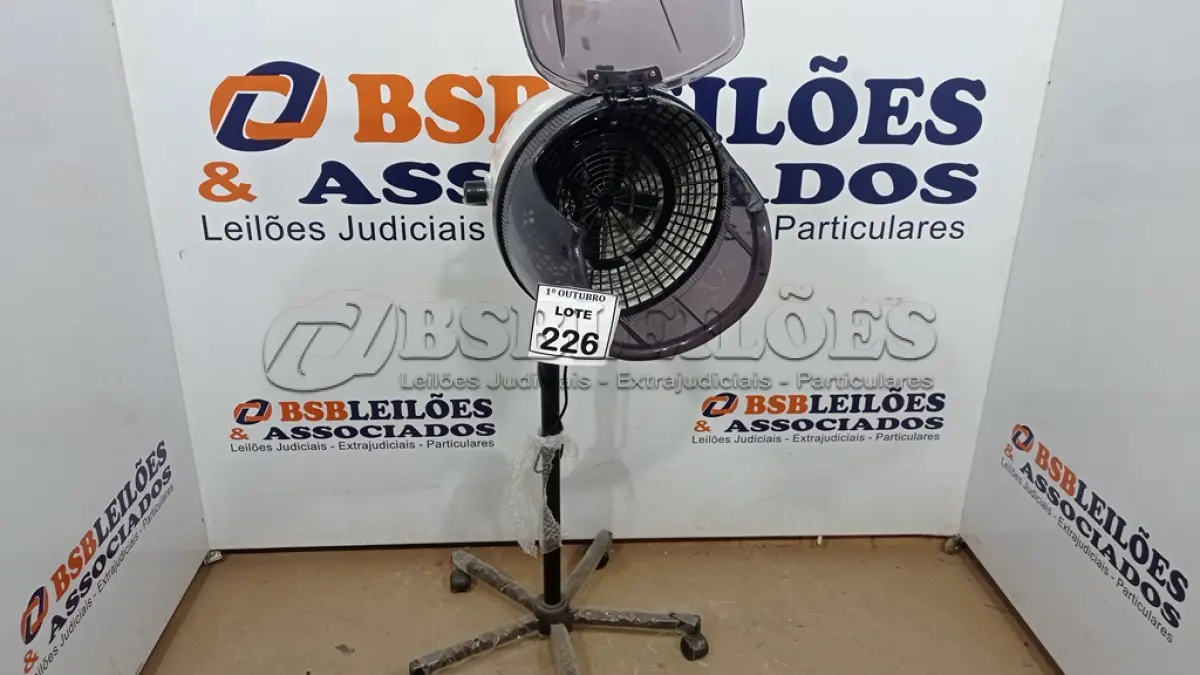 LOTE 226 - 01 SECADOR DE CABELO PROFISSIONAL MARCA MEGA BELL. (NO ESTADO) ATENÇÃO! FAZER A VISITAÇÃO ANTES DE ARREMATAR, NÃO SABEMOS SE FUNCIONA, LEILÃO NÃO TEM GARANTIA E NEM DEVOLUÇÃO, SUJEITO A POSSÍVEIS AVARIAS VISÍVEIS/OCULTAS E/OU AUSÊNCIA DE COMPONENTES.