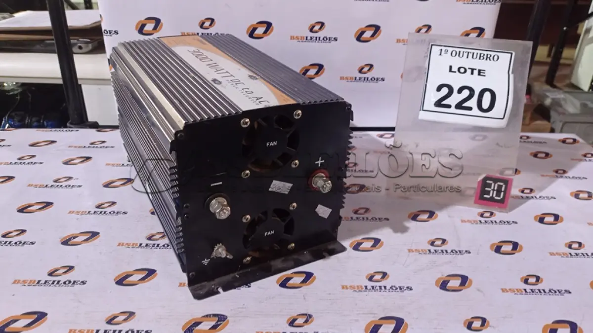 LOTE 220 - 01 INVERSOR DE ENERGIA DE DC PARA AC DE 300WATTS. (NO ESTADO) ATENÇÃO! FAZER A VISITAÇÃO ANTES DE ARREMATAR, NÃO SABEMOS SE FUNCIONA, LEILÃO NÃO TEM GARANTIA E NEM DEVOLUÇÃO, SUJEITO A POSSÍVEIS AVARIAS VISÍVEIS/OCULTAS E/OU AUSÊNCIA DE COMPONENTES.