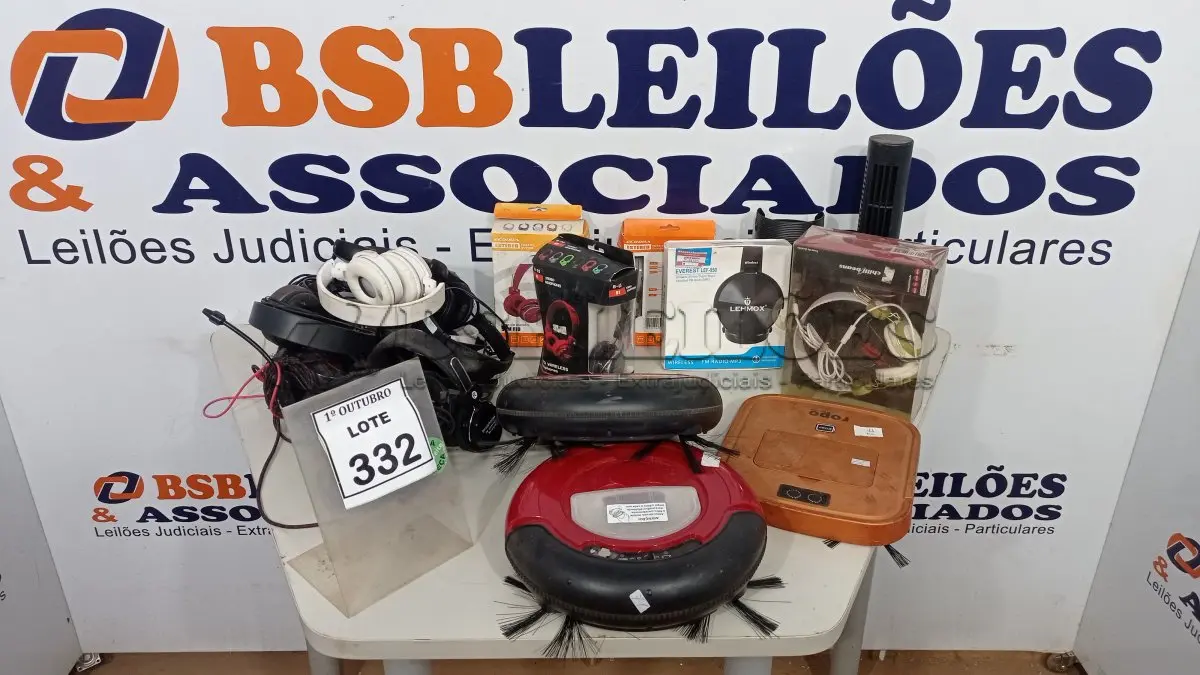 LOTE 332 - 01 LOTE COM VÁRIOS HEADPHONES, ASPIRADORES ROBÔ E ELETRÔNICOS DIVERSOS. (NO ESTADO) ATENÇÃO! FAZER A VISITAÇÃO ANTES DE ARREMATAR, NÃO SABEMOS SE FUNCIONA, LEILÃO NÃO TEM GARANTIA E NEM DEVOLUÇÃO, SUJEITO A POSSÍVEIS AVARIAS VISÍVEIS/OCULTAS E/OU AUSÊNCIA DE COMPONENTES.