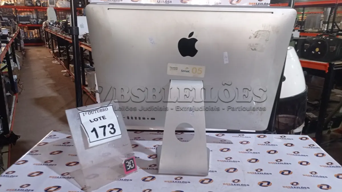 LOTE 173 - 01 IMAC APPLE. (NO ESTADO) ATENÇÃO! FAZER A VISITAÇÃO ANTES DE ARREMATAR, NÃO SABEMOS SE FUNCIONA, LEILÃO NÃO TEM GARANTIA E NEM DEVOLUÇÃO, SUJEITO A POSSÍVEIS AVARIAS VISÍVEIS/OCULTAS E/OU AUSÊNCIA DE COMPONENTES.