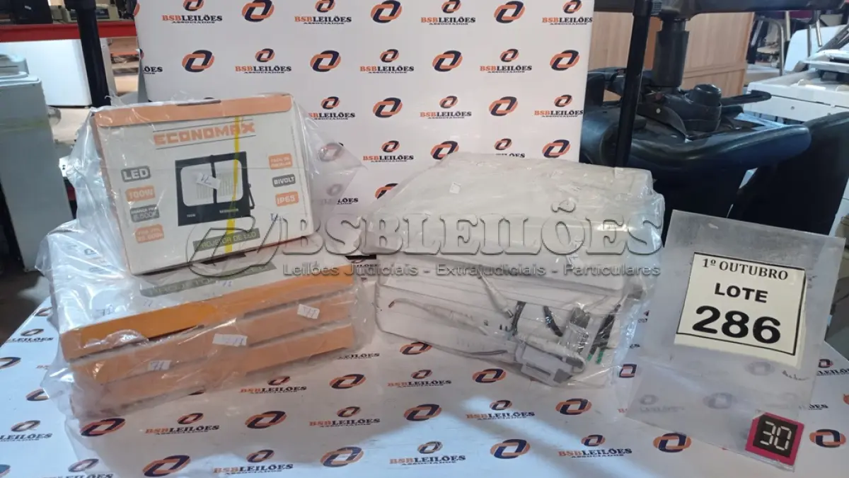 LOTE 286 - 01 LOTE COM VÁRIAS LUMINÁRIAS LED. (NO ESTADO) ATENÇÃO! FAZER A VISITAÇÃO ANTES DE ARREMATAR, NÃO SABEMOS SE FUNCIONA, LEILÃO NÃO TEM GARANTIA E NEM DEVOLUÇÃO, SUJEITO A POSSÍVEIS AVARIAS VISÍVEIS/OCULTAS E/OU AUSÊNCIA DE COMPONENTES.