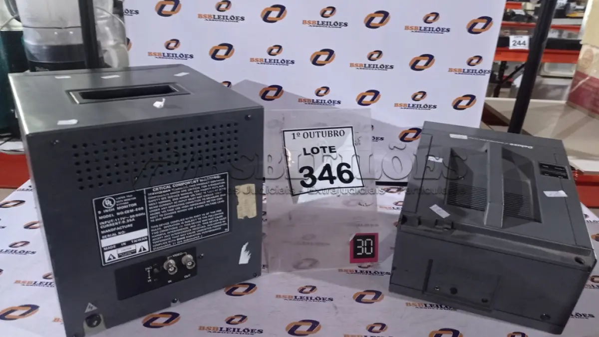 LOTE 346 - 02 TVS PORTÁTEIS. (NO ESTADO) ATENÇÃO! FAZER A VISITAÇÃO ANTES DE ARREMATAR, NÃO SABEMOS SE FUNCIONA, LEILÃO NÃO TEM GARANTIA E NEM DEVOLUÇÃO, SUJEITO A POSSÍVEIS AVARIAS VISÍVEIS/OCULTAS E/OU AUSÊNCIA DE COMPONENTES.