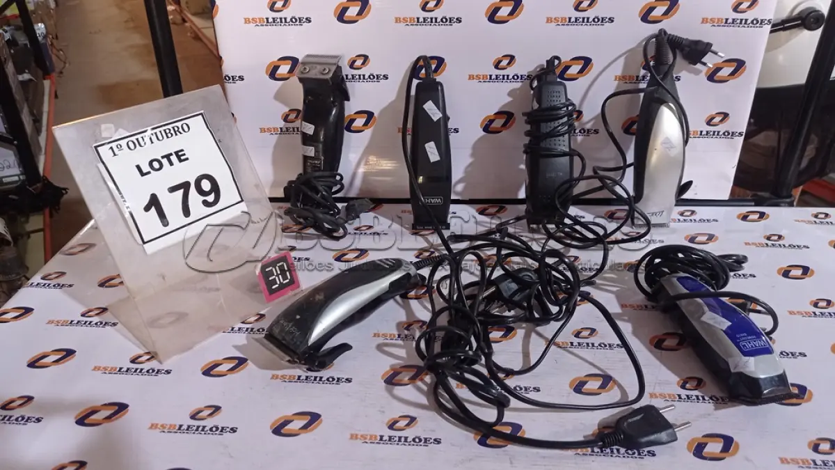 LOTE 179 - 06 MÁQUINAS DE CORTAR CABELO. (NO ESTADO) ATENÇÃO! FAZER A VISITAÇÃO ANTES DE ARREMATAR, NÃO SABEMOS SE FUNCIONA, LEILÃO NÃO TEM GARANTIA E NEM DEVOLUÇÃO, SUJEITO A POSSÍVEIS AVARIAS VISÍVEIS/OCULTAS E/OU AUSÊNCIA DE COMPONENTES.
