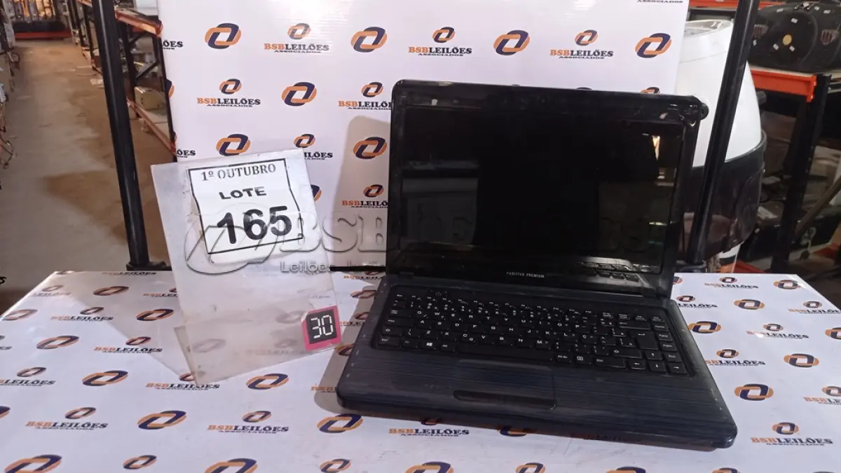 LOTE 165 - 01 NOTEBOOK MARCA COMPAQ. (NO ESTADO) ATENÇÃO! FAZER A VISITAÇÃO ANTES DE ARREMATAR, NÃO SABEMOS SE FUNCIONA, LEILÃO NÃO TEM GARANTIA E NEM DEVOLUÇÃO, SUJEITO A POSSÍVEIS AVARIAS VISÍVEIS/OCULTAS E/OU AUSÊNCIA DE COMPONENTES.