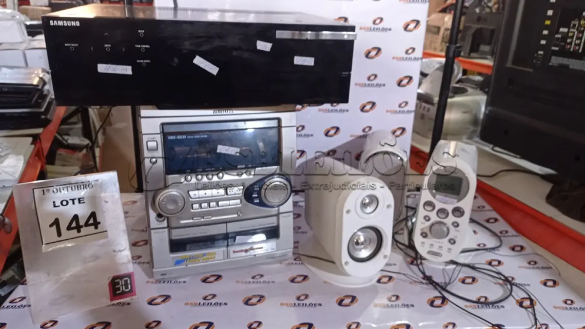 LOTE 144 - 01 RECEIVER MODELO HW-C560S, 01 MINI SYSTEM MARCA FIRSTLINE COM 02 CAIXAS E 01 MINI SYSTEM MARCA AIWA. (NO ESTADO) ATENÇÃO! FAZER A VISITAÇÃO ANTES DE ARREMATAR, NÃO SABEMOS SE FUNCIONA, LEILÃO NÃO TEM GARANTIA E NEM DEVOLUÇÃO, SUJEITO A POSSÍVEIS AVARIAS VISÍVEIS/OCULTAS E/OU AUSÊNCIA DE COMPONENTES.