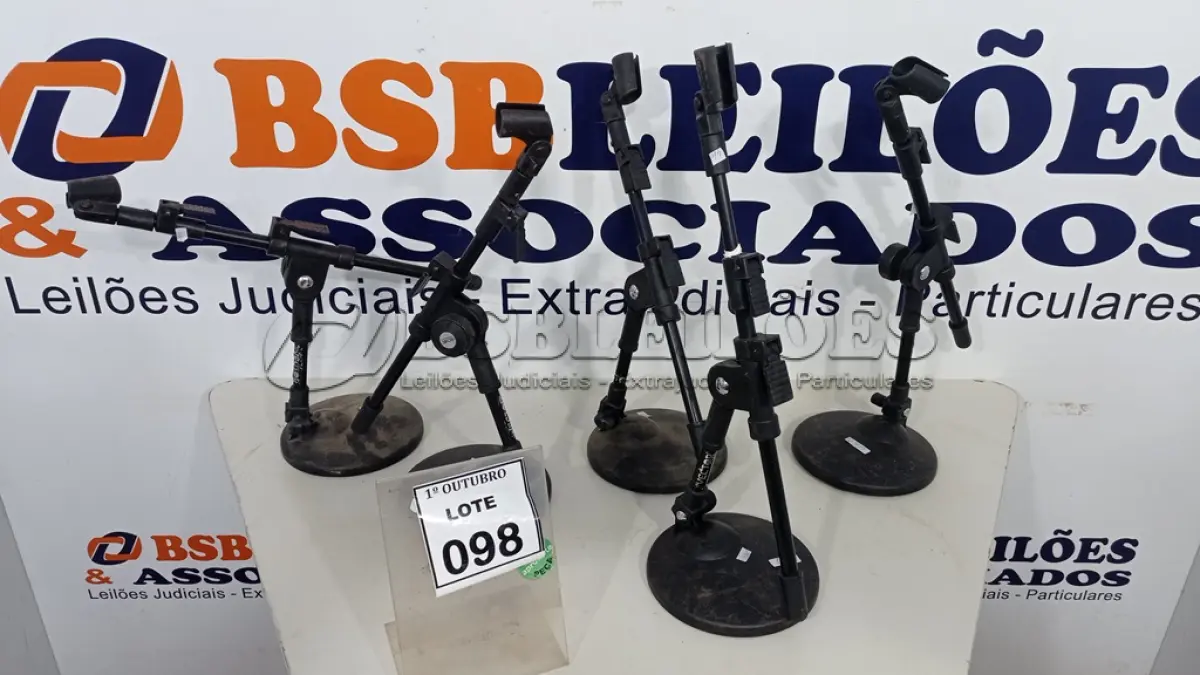 LOTE 098 - 05 SUPORTES PARA MICROFONE. (NO ESTADO) ATENÇÃO! FAZER A VISITAÇÃO ANTES DE ARREMATAR, NÃO SABEMOS SE FUNCIONA, LEILÃO NÃO TEM GARANTIA E NEM DEVOLUÇÃO, SUJEITO A POSSÍVEIS AVARIAS VISÍVEIS/OCULTAS E/OU AUSÊNCIA DE COMPONENTES.