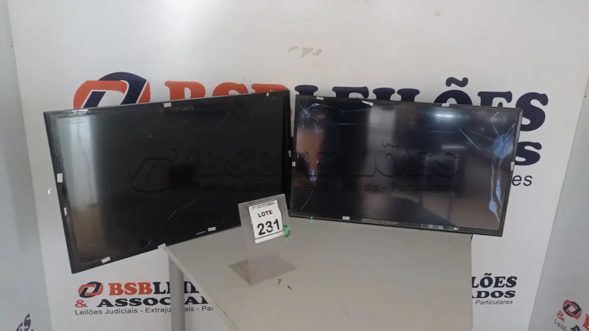 LOTE 231 - 02 TVS LCD 32’’ MARCAS SAMSUNG E PANASONIC. (NO ESTADO) ATENÇÃO! FAZER A VISITAÇÃO ANTES DE ARREMATAR, NÃO SABEMOS SE FUNCIONA, LEILÃO NÃO TEM GARANTIA E NEM DEVOLUÇÃO, SUJEITO A POSSÍVEIS AVARIAS VISÍVEIS/OCULTAS E/OU AUSÊNCIA DE COMPONENTES.