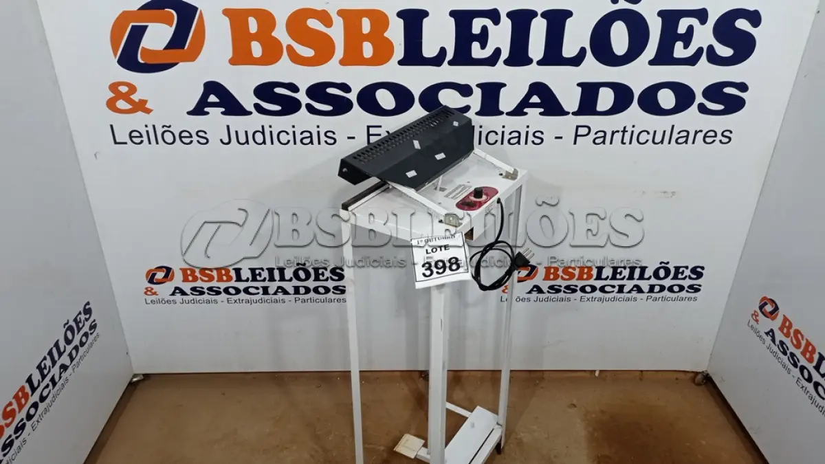 LOTE 398 - 01 SELADORA DE EMBALAGENS PLÁSTICAS COM ACIONAMENTO POR PEDAL. (NO ESTADO) ATENÇÃO! FAZER A VISITAÇÃO ANTES DE ARREMATAR, NÃO SABEMOS SE FUNCIONA, LEILÃO NÃO TEM GARANTIA E NEM DEVOLUÇÃO, SUJEITO A POSSÍVEIS AVARIAS VISÍVEIS/OCULTAS E/OU AUSÊNCIA DE COMPONENTES.