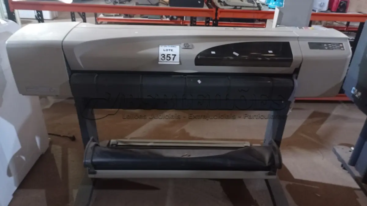 LOTE 357 - 01 PLOTTER MARCA HP MODELO DESIGNJET 500. (NO ESTADO) ATENÇÃO! FAZER A VISITAÇÃO ANTES DE ARREMATAR, NÃO SABEMOS SE FUNCIONA, LEILÃO NÃO TEM GARANTIA E NEM DEVOLUÇÃO, SUJEITO A POSSÍVEIS AVARIAS VISÍVEIS/OCULTAS E/OU AUSÊNCIA DE COMPONENTES.
