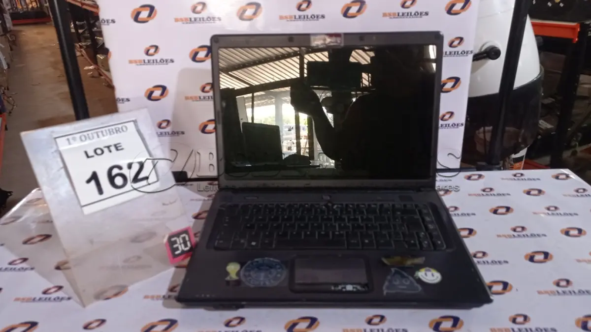 LOTE 162 - 01 NOTEBOOK MARCA COMPAQ. (NO ESTADO) ATENÇÃO! FAZER A VISITAÇÃO ANTES DE ARREMATAR, NÃO SABEMOS SE FUNCIONA, LEILÃO NÃO TEM GARANTIA E NEM DEVOLUÇÃO, SUJEITO A POSSÍVEIS AVARIAS VISÍVEIS/OCULTAS E/OU AUSÊNCIA DE COMPONENTES.