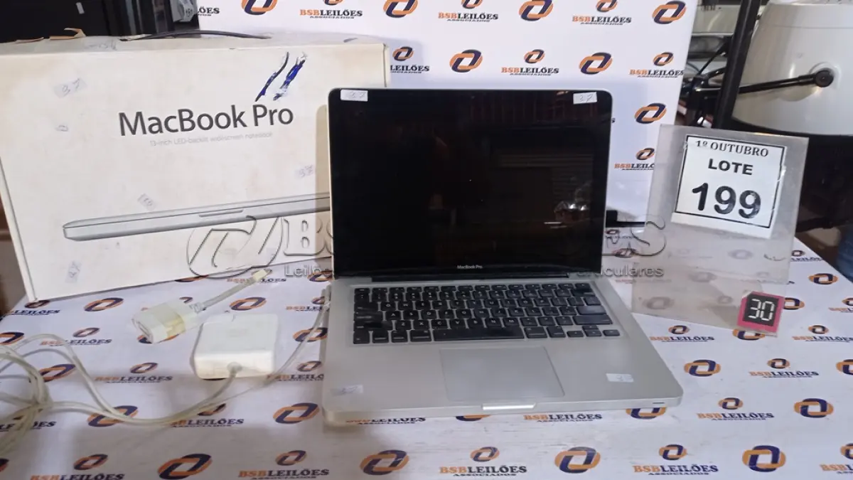 LOTE 199 - 01 MACBOOK PRO I7 COM CARREGADOR. (NO ESTADO) ATENÇÃO! FAZER A VISITAÇÃO ANTES DE ARREMATAR, NÃO SABEMOS SE FUNCIONA, LEILÃO NÃO TEM GARANTIA E NEM DEVOLUÇÃO, SUJEITO A POSSÍVEIS AVARIAS VISÍVEIS/OCULTAS E/OU AUSÊNCIA DE COMPONENTES.