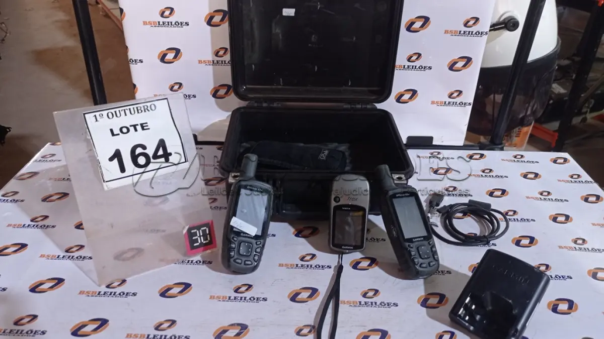 LOTE 164 - 02 GPS MAP MODELO 62SC MARCA GARMIN, 01 GPS MODELO ETREX VISTA MARCA GARMIN E 01 CASE. (NO ESTADO) ATENÇÃO! FAZER A VISITAÇÃO ANTES DE ARREMATAR, NÃO SABEMOS SE FUNCIONA, LEILÃO NÃO TEM GARANTIA E NEM DEVOLUÇÃO, SUJEITO A POSSÍVEIS AVARIAS VISÍVEIS/OCULTAS E/OU AUSÊNCIA DE COMPONENTES.