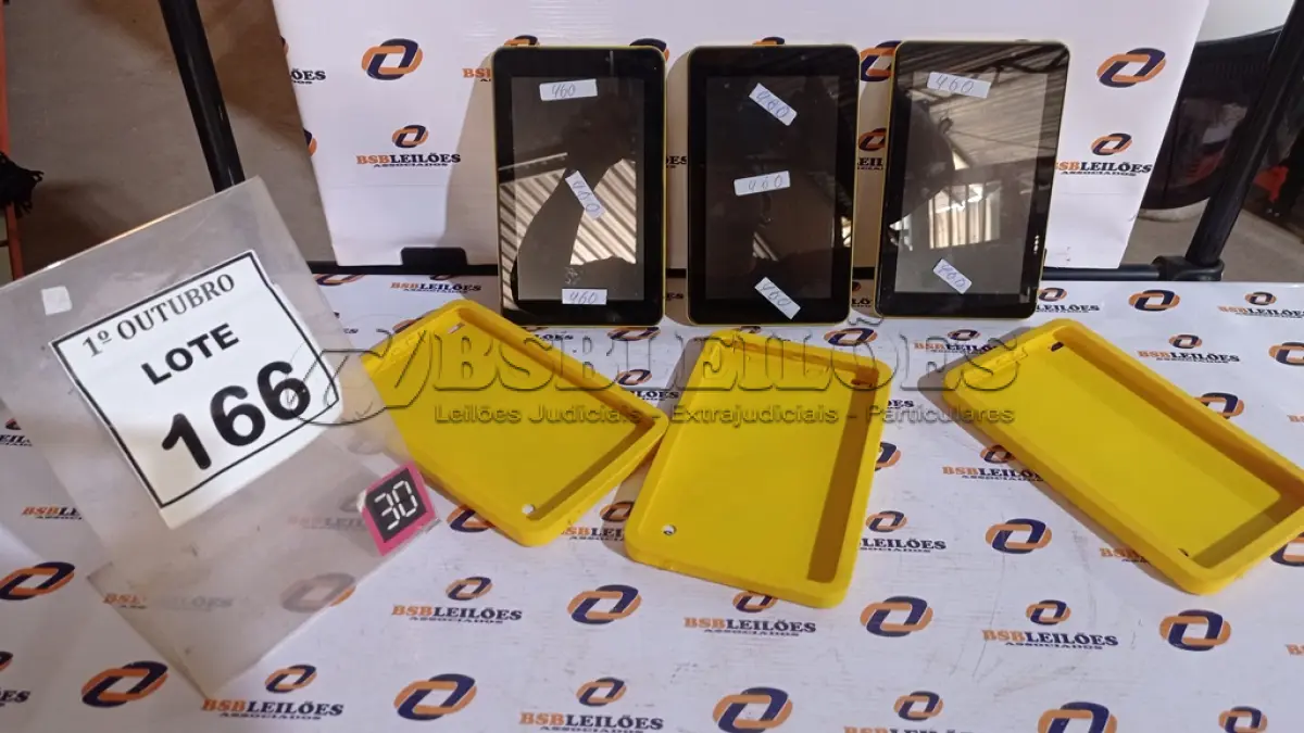 LOTE 166 - 03 TABLETS MARCA CCE. (NO ESTADO) ATENÇÃO! FAZER A VISITAÇÃO ANTES DE ARREMATAR, NÃO SABEMOS SE FUNCIONA, LEILÃO NÃO TEM GARANTIA E NEM DEVOLUÇÃO, SUJEITO A POSSÍVEIS AVARIAS VISÍVEIS/OCULTAS E/OU AUSÊNCIA DE COMPONENTES.
