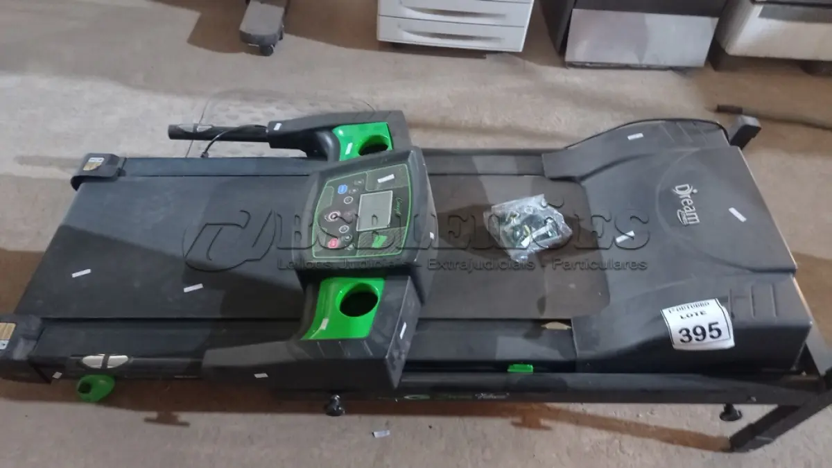 LOTE 395 - 01 ESTEIRA ERGOMÉTRICA COM 01 PLACA MARCA DREAM FITNESS. (NO ESTADO) ATENÇÃO! FAZER A VISITAÇÃO ANTES DE ARREMATAR, NÃO SABEMOS SE FUNCIONA, LEILÃO NÃO TEM GARANTIA E NEM DEVOLUÇÃO, SUJEITO A POSSÍVEIS AVARIAS VISÍVEIS/OCULTAS E/OU AUSÊNCIA DE COMPONENTES.