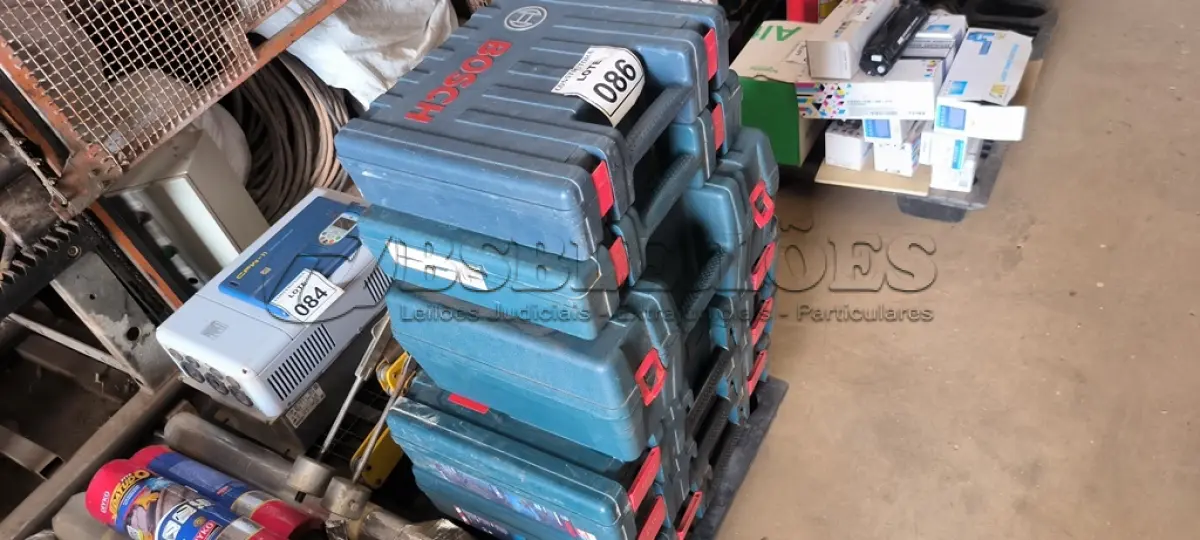 LOTE 086 - 06 MALETAS EM PLÁSTICO PARA FERRAMENTAS. (NO ESTADO) ATENÇÃO! FAZER A VISITAÇÃO ANTES DE ARREMATAR, NÃO SABEMOS SE FUNCIONA, LEILÃO NÃO TEM GARANTIA E NEM DEVOLUÇÃO, SUJEITO A POSSÍVEIS AVARIAS VISÍVEIS/OCULTAS E/OU AUSÊNCIA DE COMPONENTES.