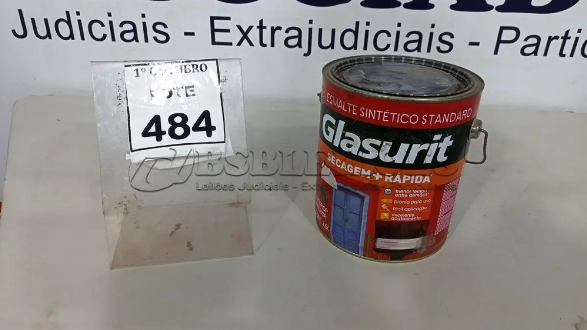LOTE 484 - 01 LATA DE ESMALTE SINTÉTICO COM 3,6L NA COR BRILHANTE VINHO CHASSIS MARCA GLASURIT. (NO ESTADO) ATENÇÃO! FAZER A VISITAÇÃO ANTES DE ARREMATAR, NÃO SABEMOS SE FUNCIONA, LEILÃO NÃO TEM GARANTIA E NEM DEVOLUÇÃO, SUJEITO A POSSÍVEIS AVARIAS VISÍVEIS/OCULTAS E/OU AUSÊNCIA DE COMPONENTES.