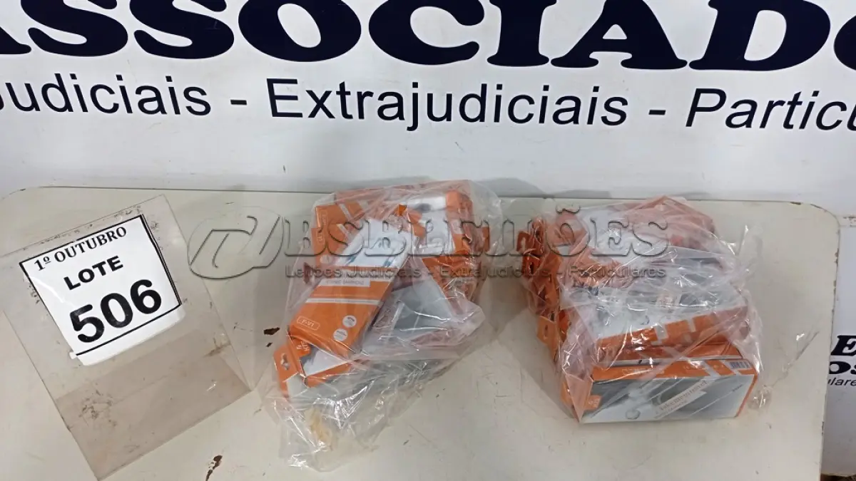 LOTE 506 - 01 LOTE COM GRANDE QUANTIDADE DE FONES DE OUVIDO. (NO ESTADO) ATENÇÃO! FAZER A VISITAÇÃO ANTES DE ARREMATAR, NÃO SABEMOS SE FUNCIONA, LEILÃO NÃO TEM GARANTIA E NEM DEVOLUÇÃO, SUJEITO A POSSÍVEIS AVARIAS VISÍVEIS/OCULTAS E/OU AUSÊNCIA DE COMPONENTES.