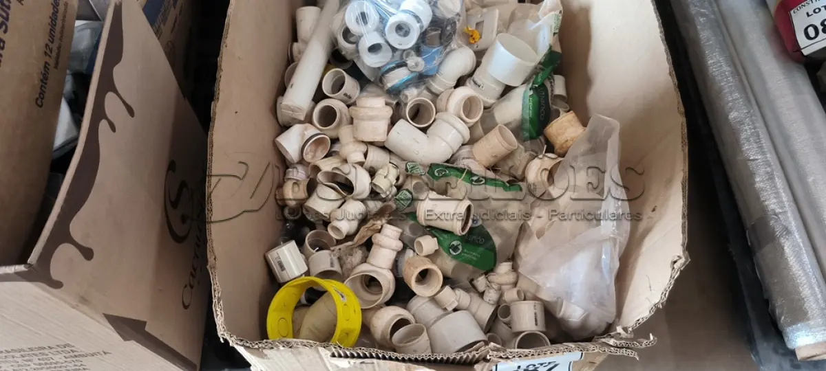 LOTE 082 - 01 LOTE COM VEDANTES, COIFA PARA TUBOS, LUVAS ROSCADAS, JOELHOS, NIP E REDUÇÕES. (NO ESTADO) ATENÇÃO! FAZER A VISITAÇÃO ANTES DE ARREMATAR, NÃO SABEMOS SE FUNCIONA, LEILÃO NÃO TEM GARANTIA E NEM DEVOLUÇÃO, SUJEITO A POSSÍVEIS AVARIAS VISÍVEIS/OCULTAS E/OU AUSÊNCIA DE COMPONENTES.