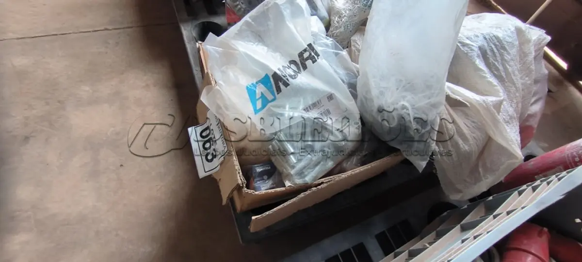 LOTE 063 - 01 LOTE COM JAQUETAS PARA BOLTS, MASSA CALAFETAR, ARRUELAS E ACABAMENTOS PARA REGISTRO. (NO ESTADO) ATENÇÃO! FAZER A VISITAÇÃO ANTES DE ARREMATAR, NÃO SABEMOS SE FUNCIONA, LEILÃO NÃO TEM GARANTIA E NEM DEVOLUÇÃO, SUJEITO A POSSÍVEIS AVARIAS VISÍVEIS/OCULTAS E/OU AUSÊNCIA DE COMPONENTES.
