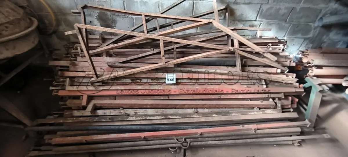 LOTE 146 - 01 LOTE COM CANTILHÕES EM FERRO. (NO ESTADO) ATENÇÃO! FAZER A VISITAÇÃO ANTES DE ARREMATAR, NÃO SABEMOS SE FUNCIONA, LEILÃO NÃO TEM GARANTIA E NEM DEVOLUÇÃO, SUJEITO A POSSÍVEIS AVARIAS VISÍVEIS/OCULTAS E/OU AUSÊNCIA DE COMPONENTES.